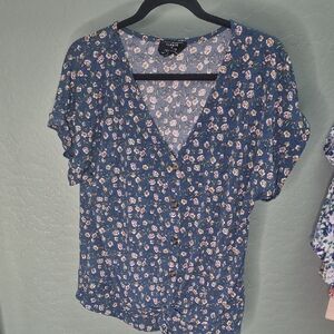 Chic Blue Floral V-Neck Blouse